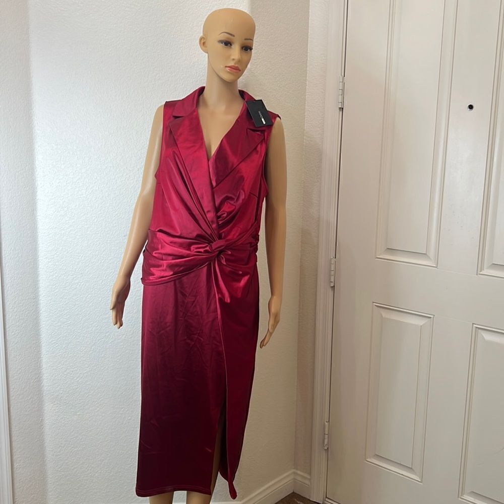 Fashion Nova Dress Sz 2XL V Neck Sleeveless Red Burgundy Satin Shimmer Slimming